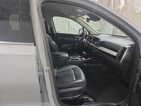 Used 2025 Kia Sorento S image 7