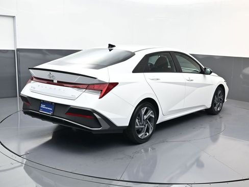 Certified 2025 Hyundai Elantra SEL FWD image 4