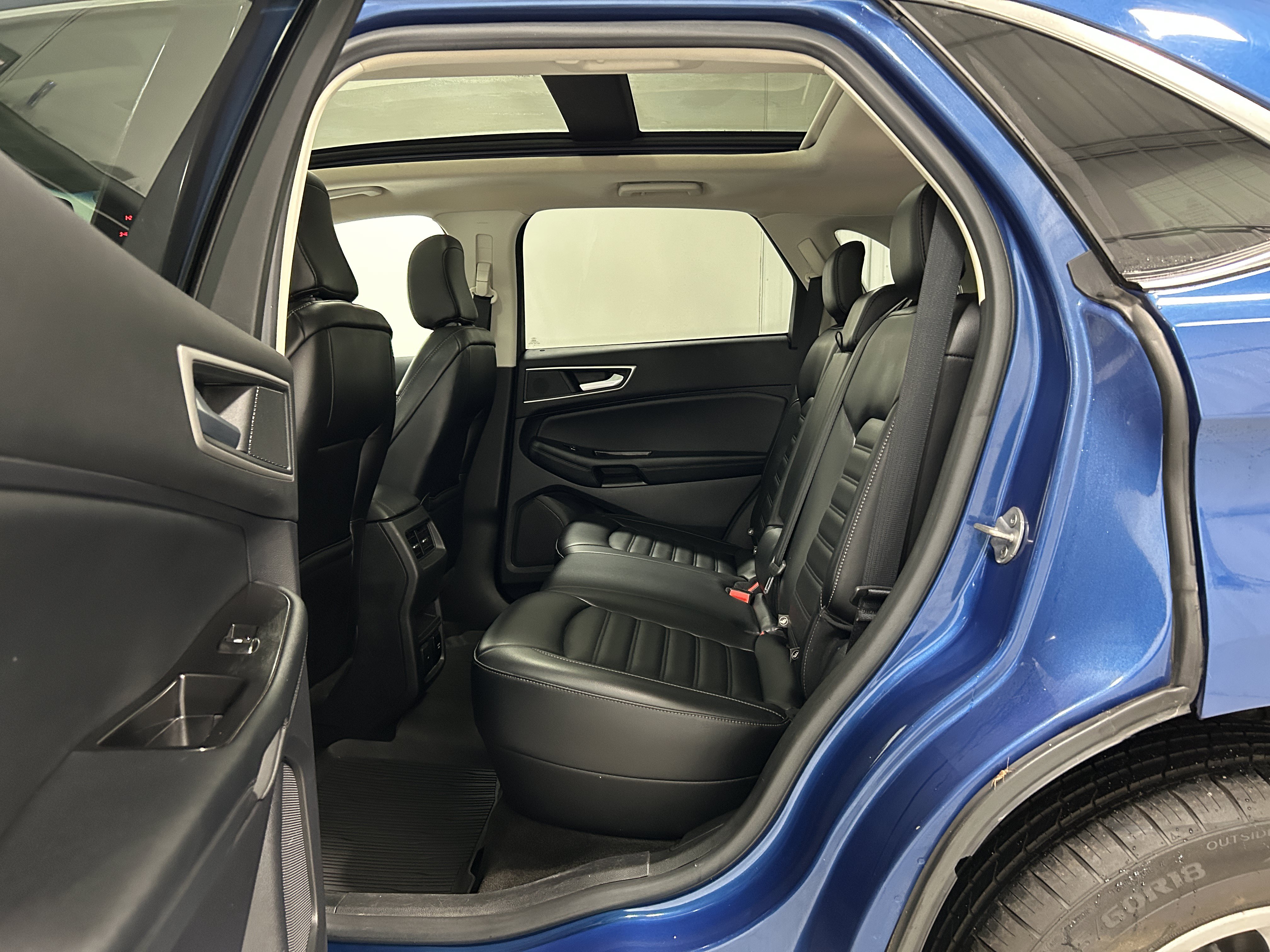 Used 2020 Ford Edge SEL w/ Convenience Package AWD/4WD image 29