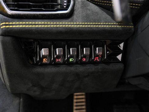 Used 2018 Lamborghini Huracan Performante image 31