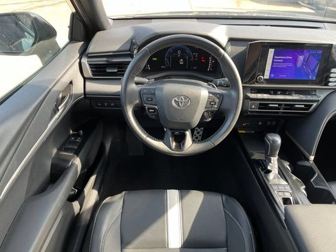 Used 2025 Toyota Camry SE FWD image 11