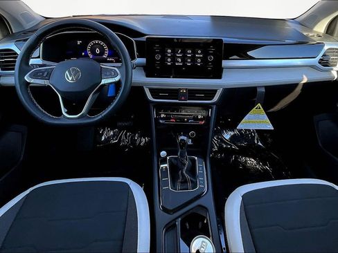 New 2026 Volkswagen Taos SE image 5