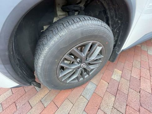 Used 2021 Nissan Rogue S FWD image 2