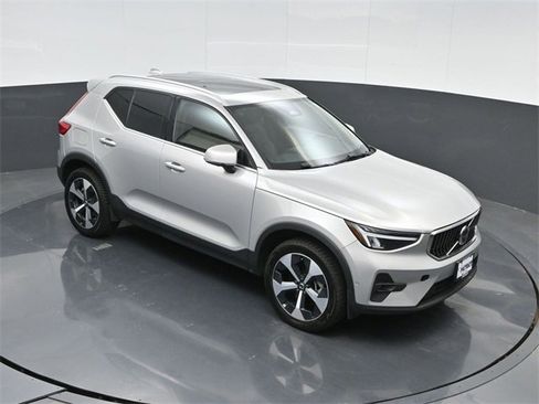 Used 2024 Volvo XC40 B5 Plus image 46