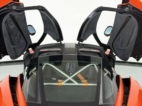 Used 2024 McLaren 750S image 32