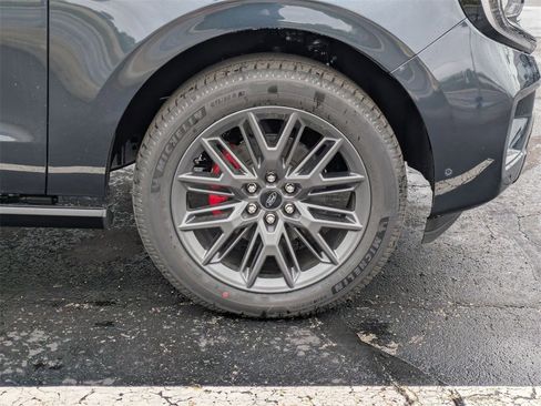 New 2025 Ford Expedition Platinum image 24