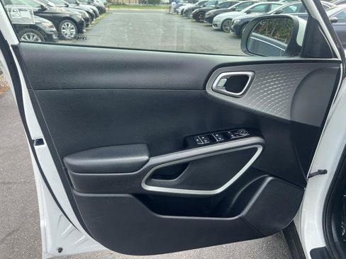 Used 2021 Kia Soul LX FWD image 24