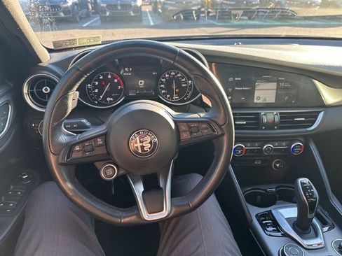 Used 2022 Alfa Romeo Giulia Veloce image 9