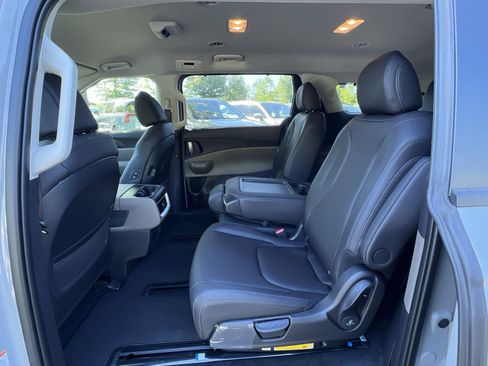 New 2026 Kia Carnival EX FWD image 40