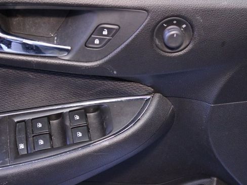 Used 2018 Chevrolet Cruze LT image 16