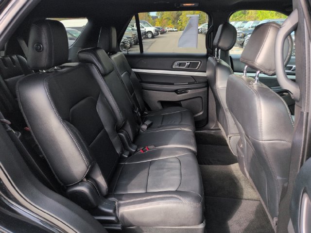 Used 2017 Ford Explorer XLT w/ Equipment Group 202A AWD/4WD image 18