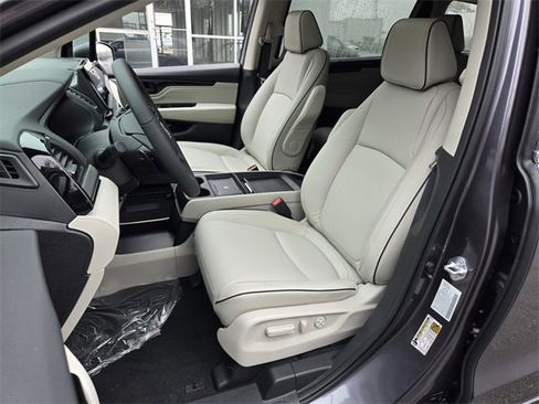 New 2026 Honda Odyssey Touring image 4