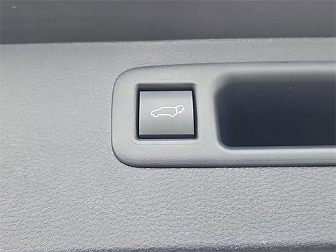 Used 2023 Toyota Highlander XLE image 20