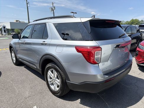 Used 2023 Ford Explorer XLT AWD/4WD image 5