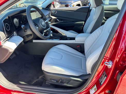 Used 2025 Hyundai Elantra Limited image 5