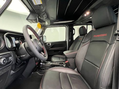 Used 2024 Jeep Wrangler Unlimited Rubicon w/ Technology Group image 5