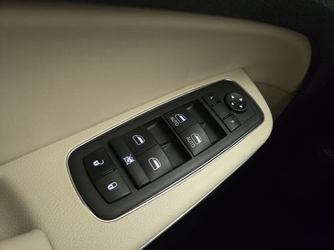 Used 2023 Chrysler 300 Touring w/ Sport Appearance Package RWD image 29