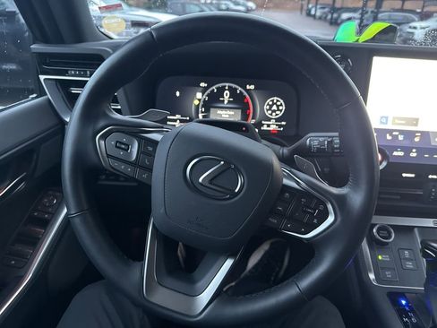 Used 2024 Lexus GX 550 w/ Accessory Package (2T) image 15