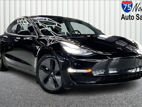 Used 2018 Tesla Model 3 Long Range image 1