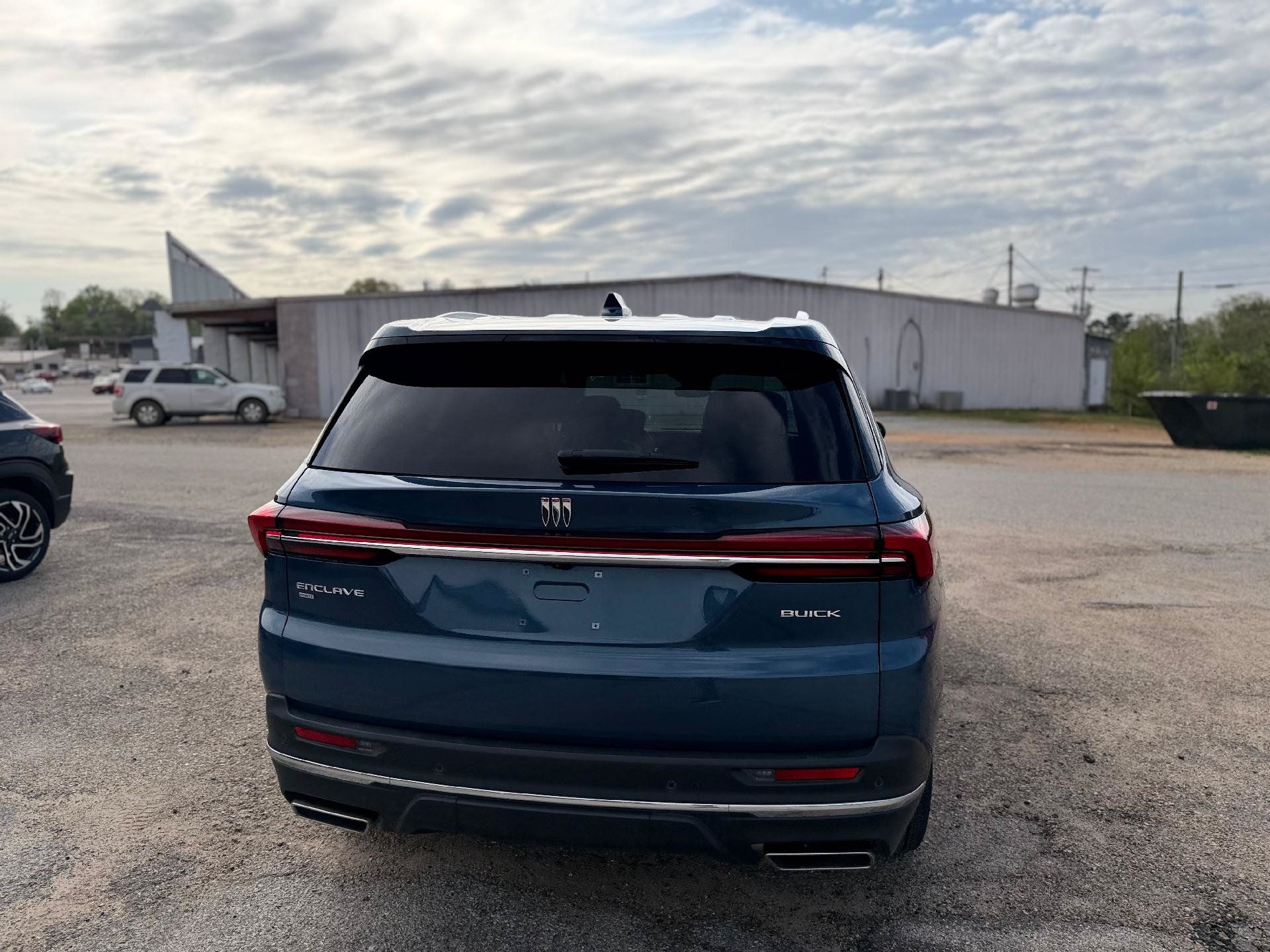 Used 2025 Buick Enclave Preferred AWD/4WD image 3