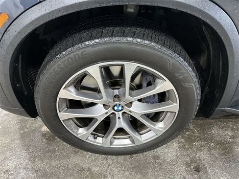 Used 2019 BMW X5 xDrive50i w/ Executive Package image 23