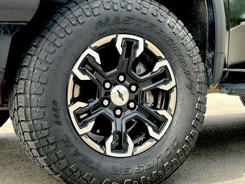 Used 2023 Chevrolet Silverado 1500 ZR2 w/ Technology Package AWD/4WD image 27