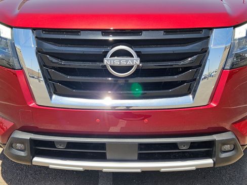 Used 2025 Nissan Pathfinder SL w/ SL Premium Package FWD image 9