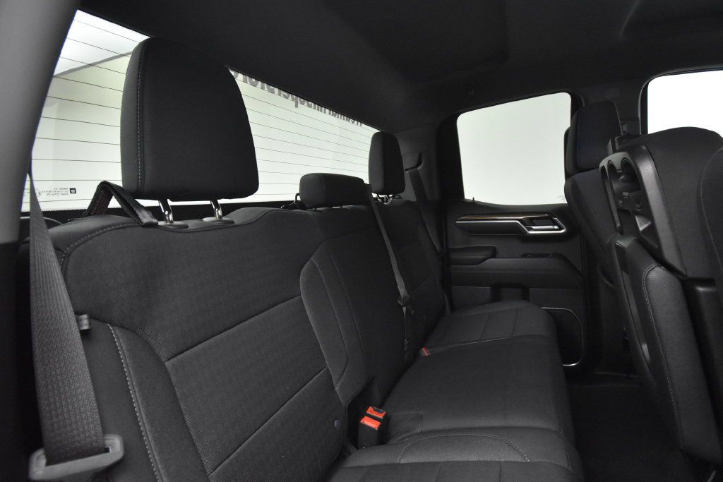 Used 2023 Chevrolet Silverado 1500 LT AWD/4WD image 18