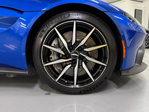 Used 2020 Aston Martin V8 Vantage Coupe image 32