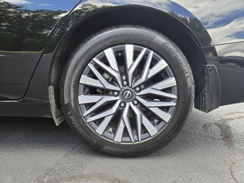 Used 2025 Nissan Altima 2.5 SV FWD image 10