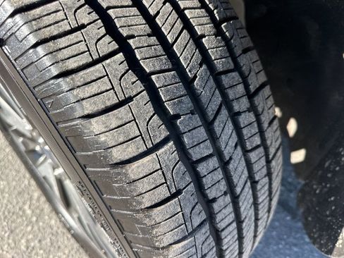 Used 2020 Ford Escape Titanium image 35