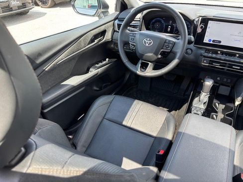 Used 2025 Toyota Camry XLE FWD image 12