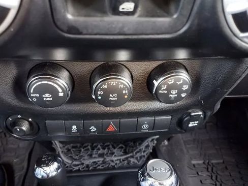 Used 2014 Jeep Wrangler Unlimited Sahara w/ Connectivity Group image 28