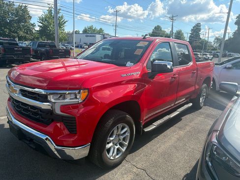 Used 2023 Chevrolet Silverado 1500 LT AWD/4WD image 16