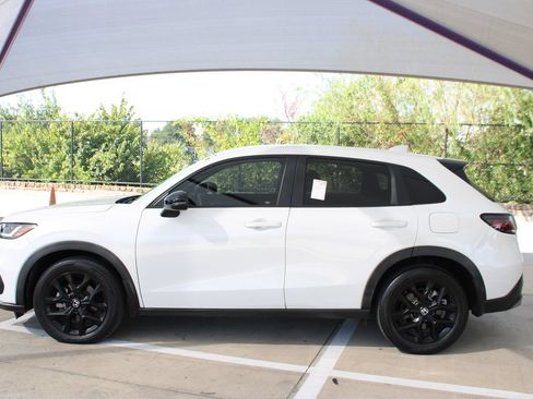 Used 2023 Honda HR-V Sport image 2