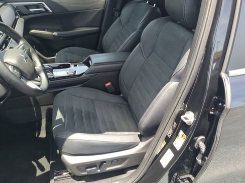 Used 2025 Mitsubishi Outlander SE FWD image 22