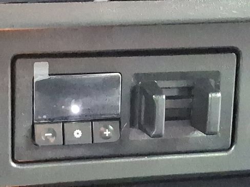 Used 2020 Nissan Titan SV w/ SV Convenience Package image 25