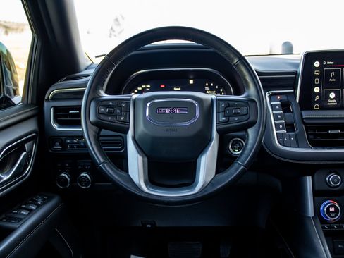 Used 2022 GMC Yukon XL SLT w/ SLT Premium Package image 30