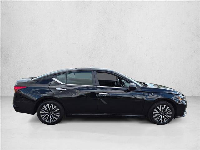 Used 2025 Nissan Altima 2.5 SV FWD image 4