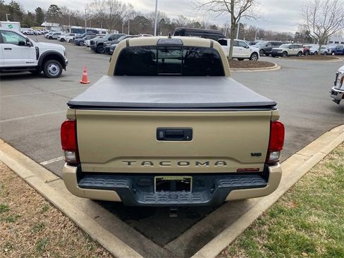 Used 2018 Toyota Tacoma TRD Sport image 34
