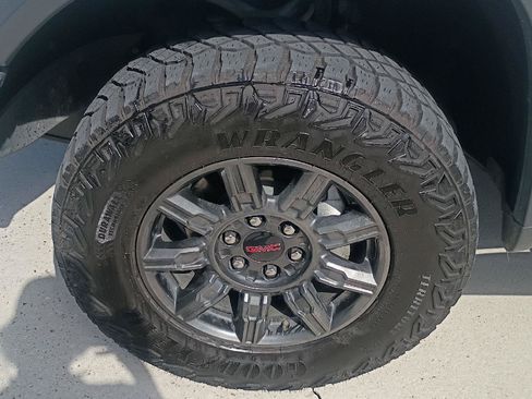 Used 2024 GMC Sierra 1500 AT4X AWD/4WD image 25