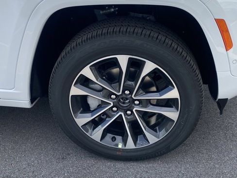 New 2025 Jeep Grand Cherokee Overland image 11