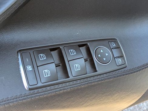 Used 2013 Tesla Model S image 27