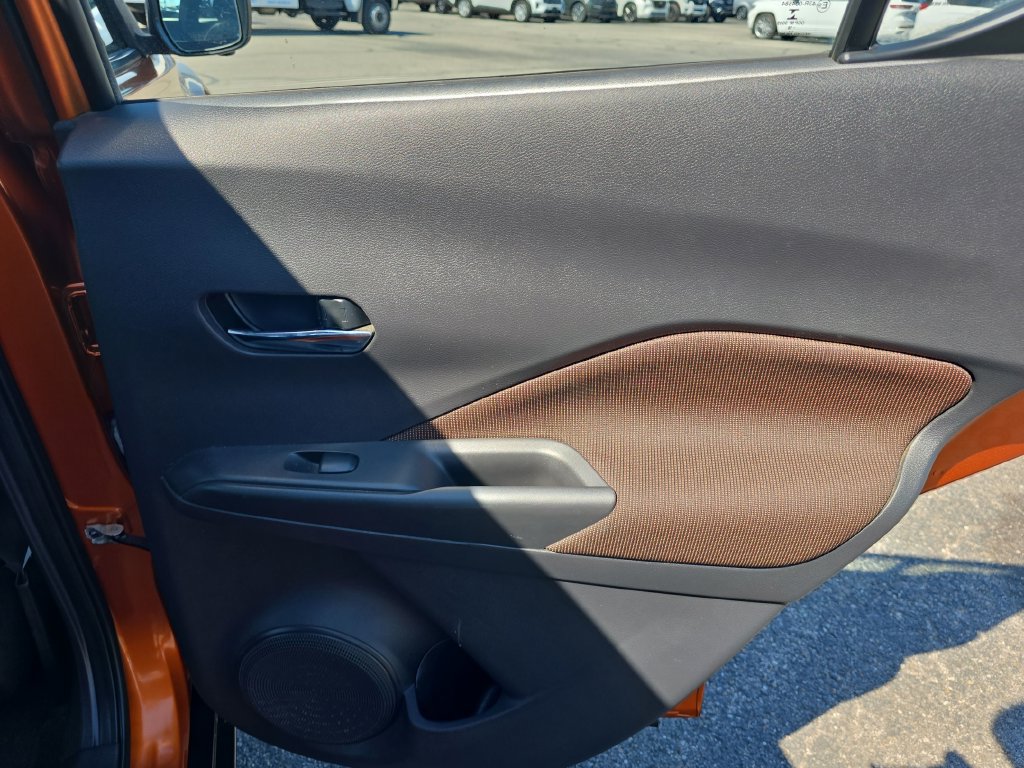 Used 2018 Nissan Kicks SR FWD image 12