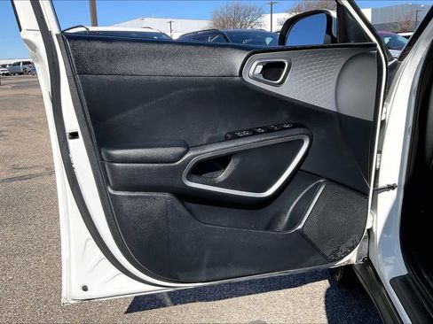 Used 2024 Kia Soul LX w/ Option Group 015 FWD image 21