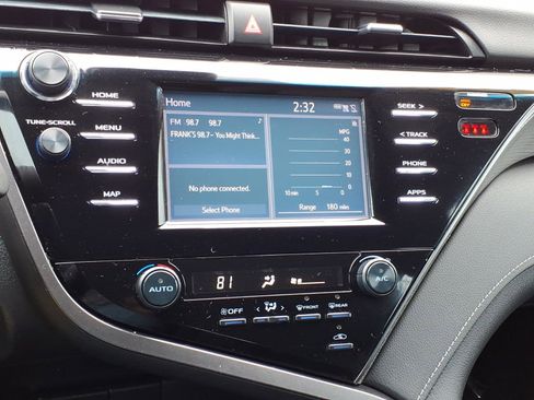 Used 2019 Toyota Camry SE image 12