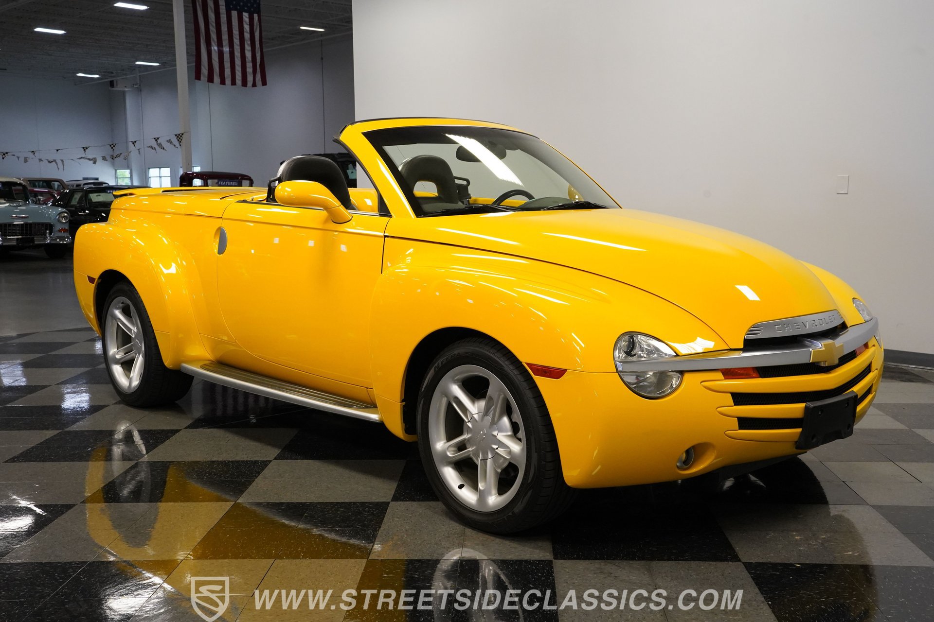Used 2004 Chevrolet SSR w/ Preferred Equipment Group RWD image 17