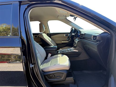 Used 2020 Ford Explorer XLT w/ Equipment Group 202A image 15
