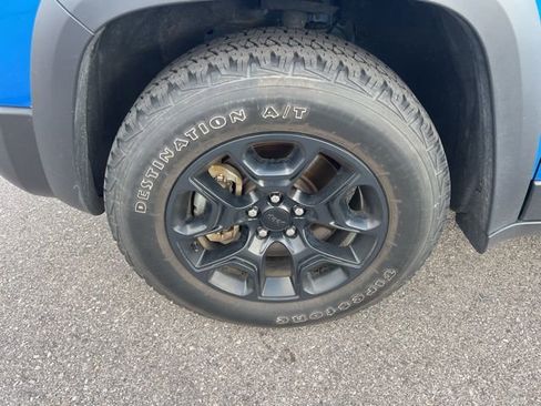 Used 2022 Jeep Cherokee Trailhawk w/ Premium Leather Package image 10