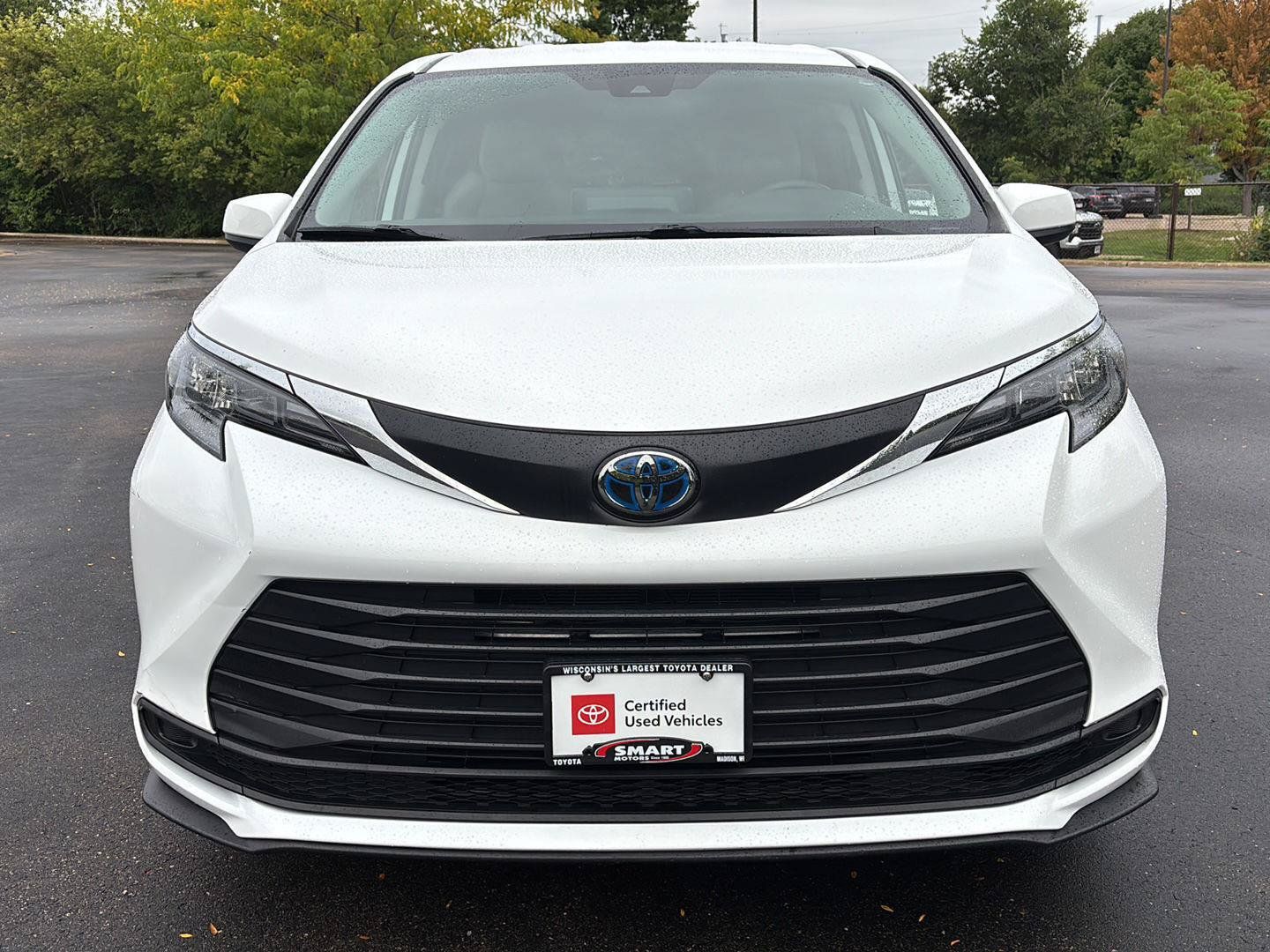 Used 2024 Toyota Sienna LE AWD/4WD image 6